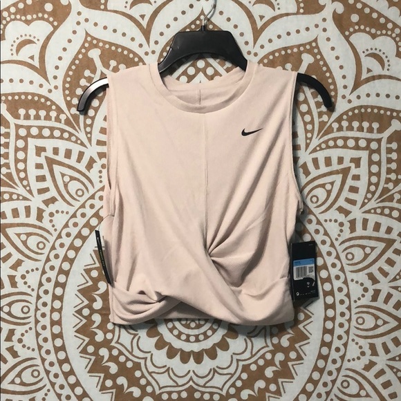 Nike Tops - CREAM NIKE WORKOUT TOP